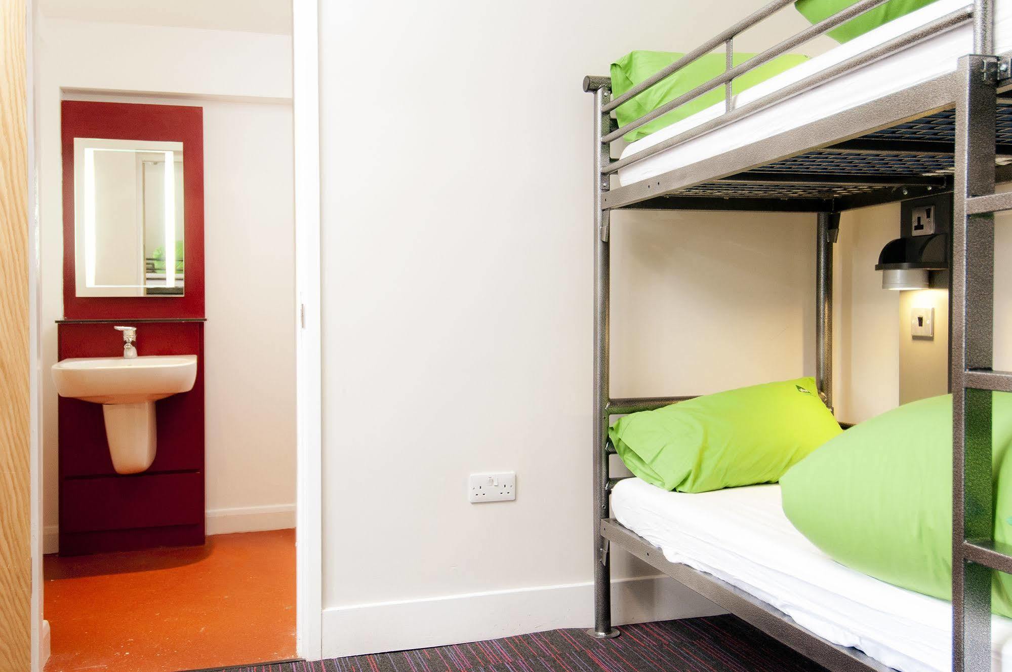Yha Hostel *